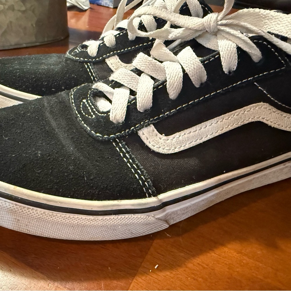 Youth 6 Vans Classic Black and White Low-Tops - Picture 3 of 9